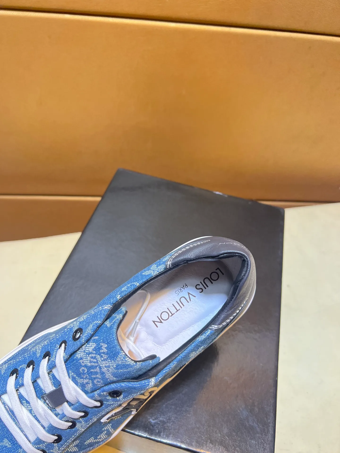 pp420💰👑👑《Louis vuitton/LV Louis Vuitton》original quality.~ Unique modern style sneakers. 🏃A must-have casual shoe for trendy men😍😍 Original brand imported from Italy, imported original leather, sheep lining (refuses to discolor and grind feet) Sole: Original sole provided by the original factory, French lazy style design ⚠️Fit to the feet, original quality, super comfortable original sole. It’s like shooting the real thing 🎬The real thing is better, high-quality sneakers, men’s shoe size: 38-44